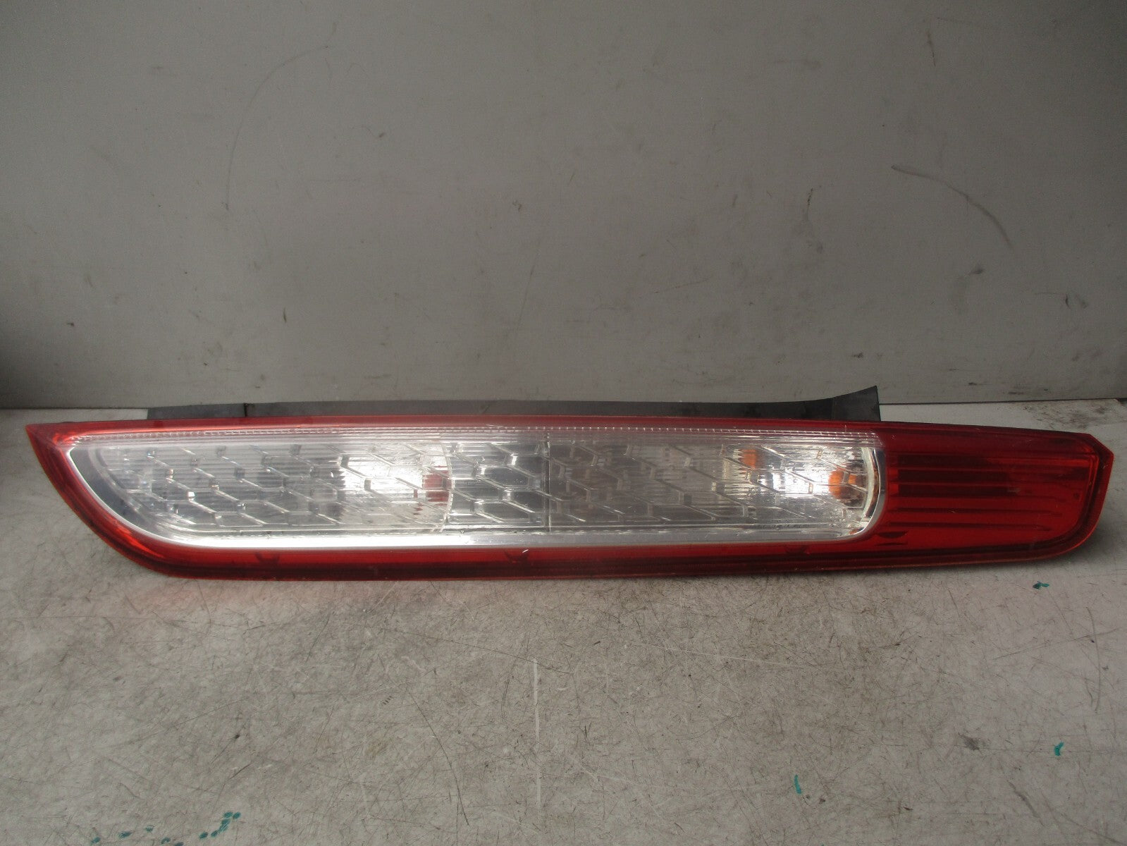 2008 FORD FOCUS MK2 OSR DRIVER SIDE REAR RIGHT TAIL LIGHT TAIL LAMP 8M5113404A
