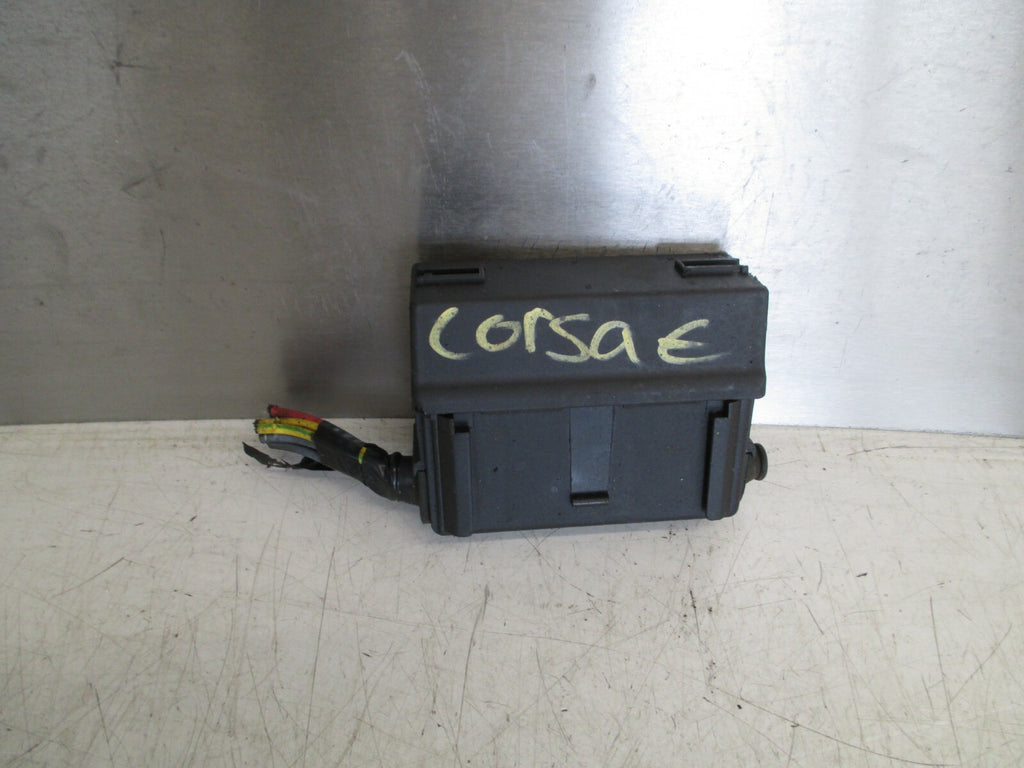 VAUXHALL CORSA E FUSE BOX 24437030