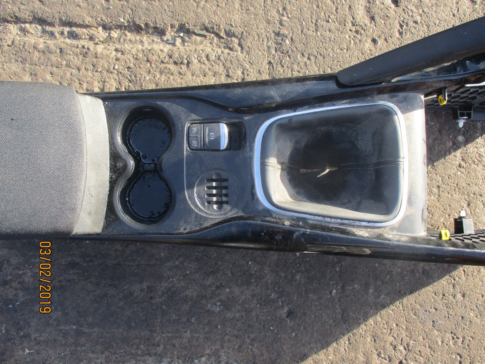 RENAULT KADJAR 2016 CENTRE CONSOLE TRIM GEAR STICK TRIM & CUPHOLDERS
