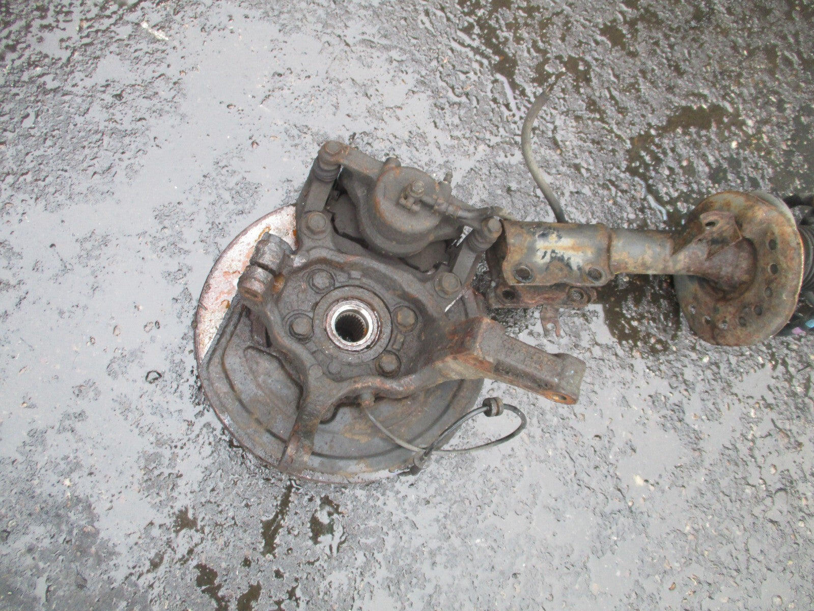 NISSAN QASHQAI J10 2011 1.5 DIESEL OSF DRIVER FRONT HUB & SHOCK ABSORBER