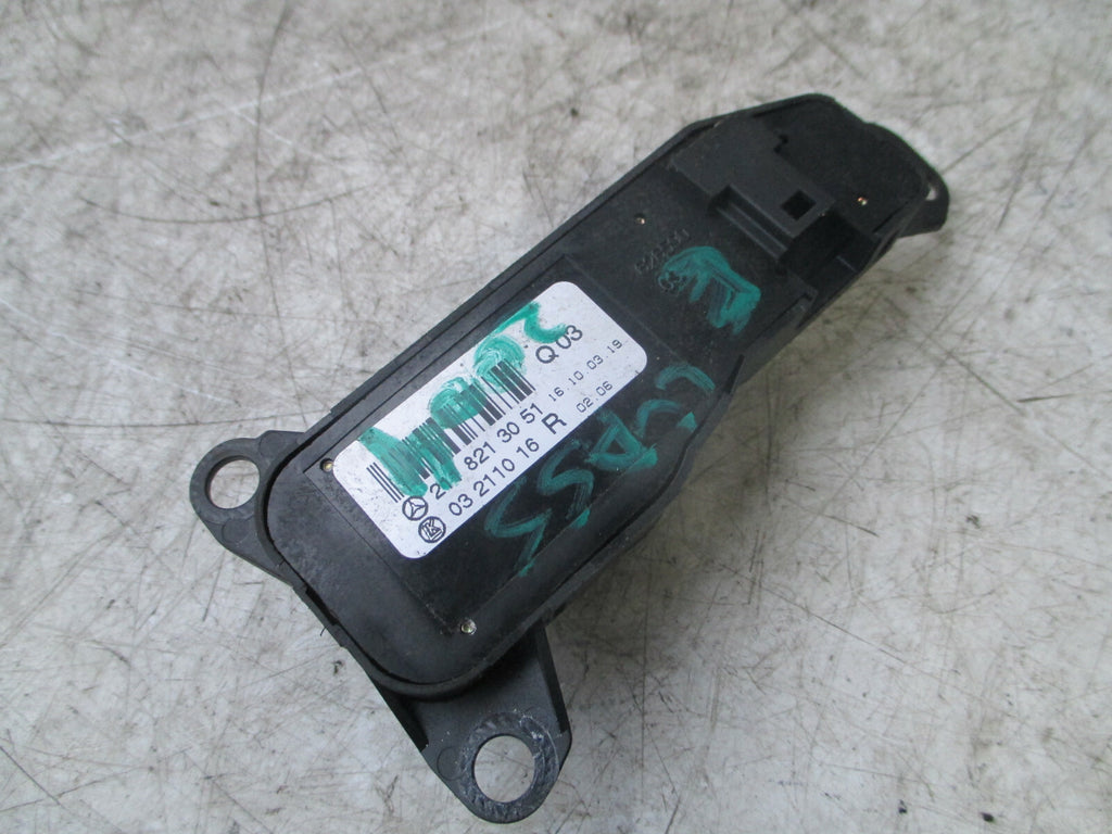 MERCEDES BENZ E CLASS W211 2004 WING MIRROR CONTROL SWITCH 2118213051