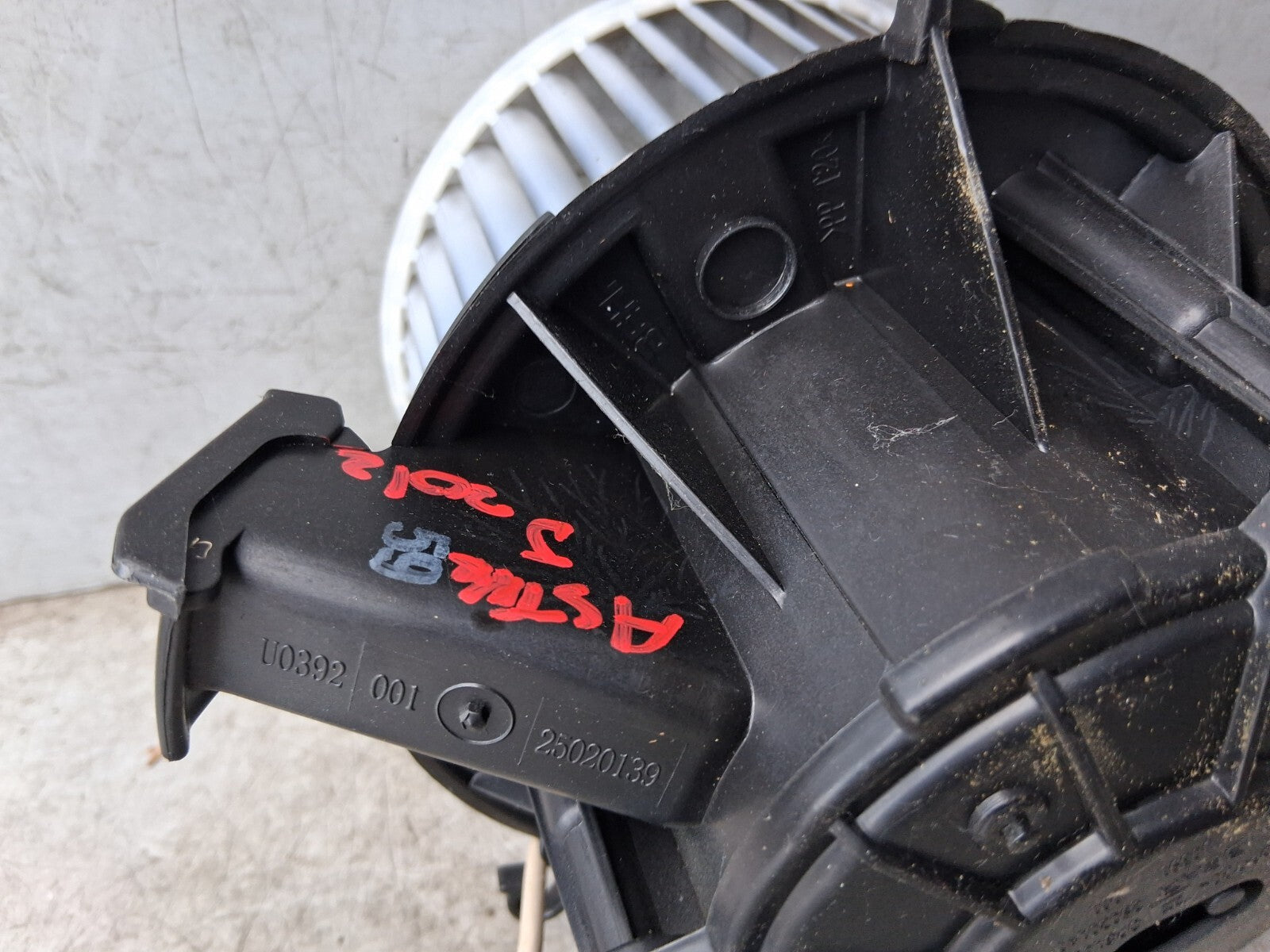 2012 VAUXHALL ASTRA J HEATER HEATING BLOWER FAN MOTOR ASSEMBLY 25020140