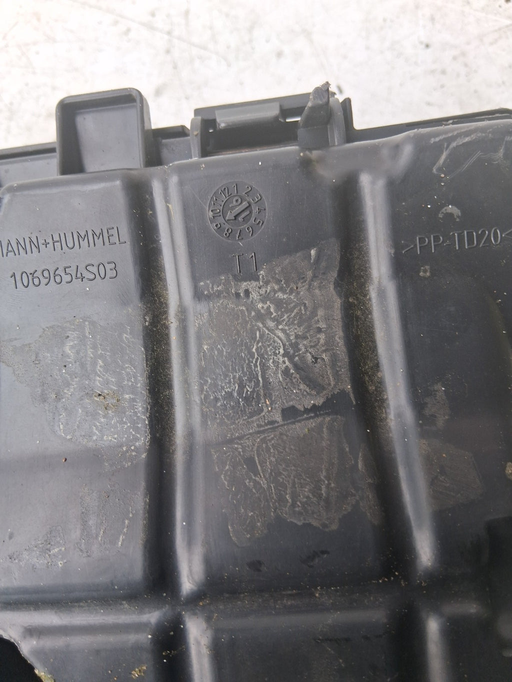 VW VOLKSWAGEN GOLF PETROL AIR FILTER BOX 04E129611G