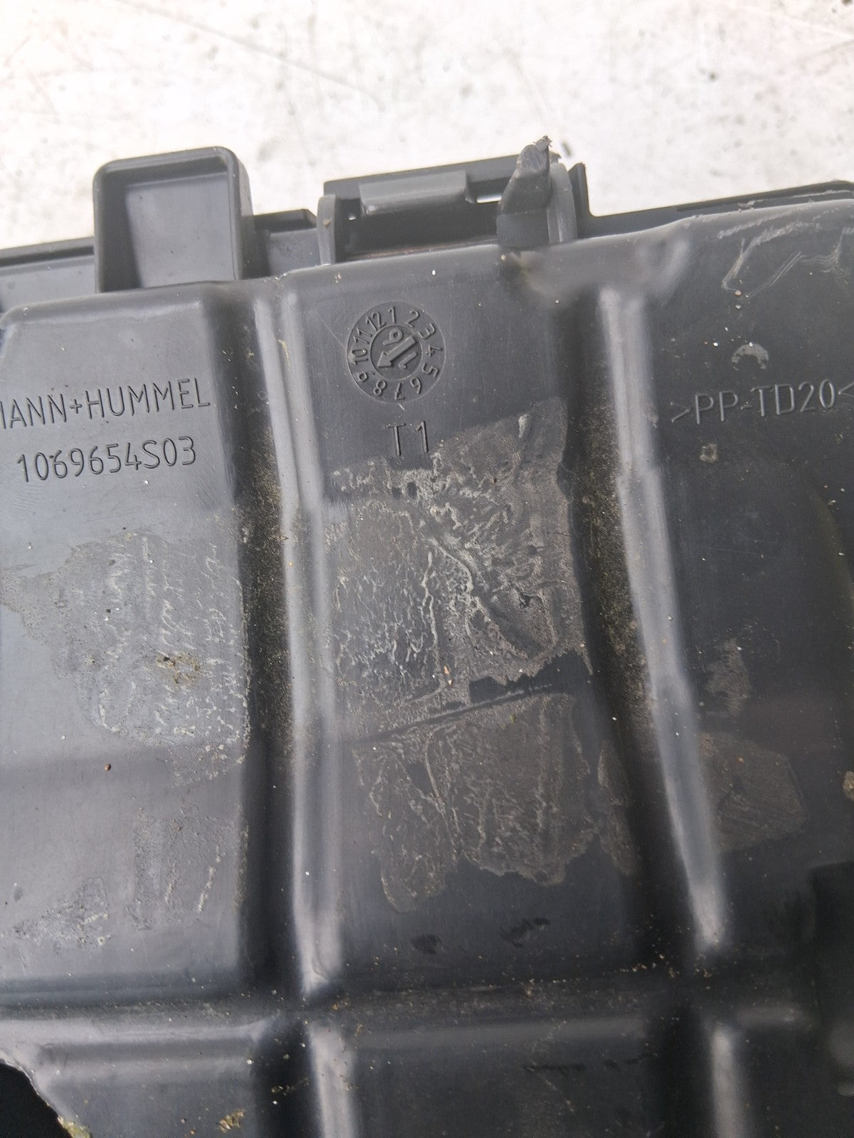 VW VOLKSWAGEN GOLF PETROL AIR FILTER BOX 04E129611G