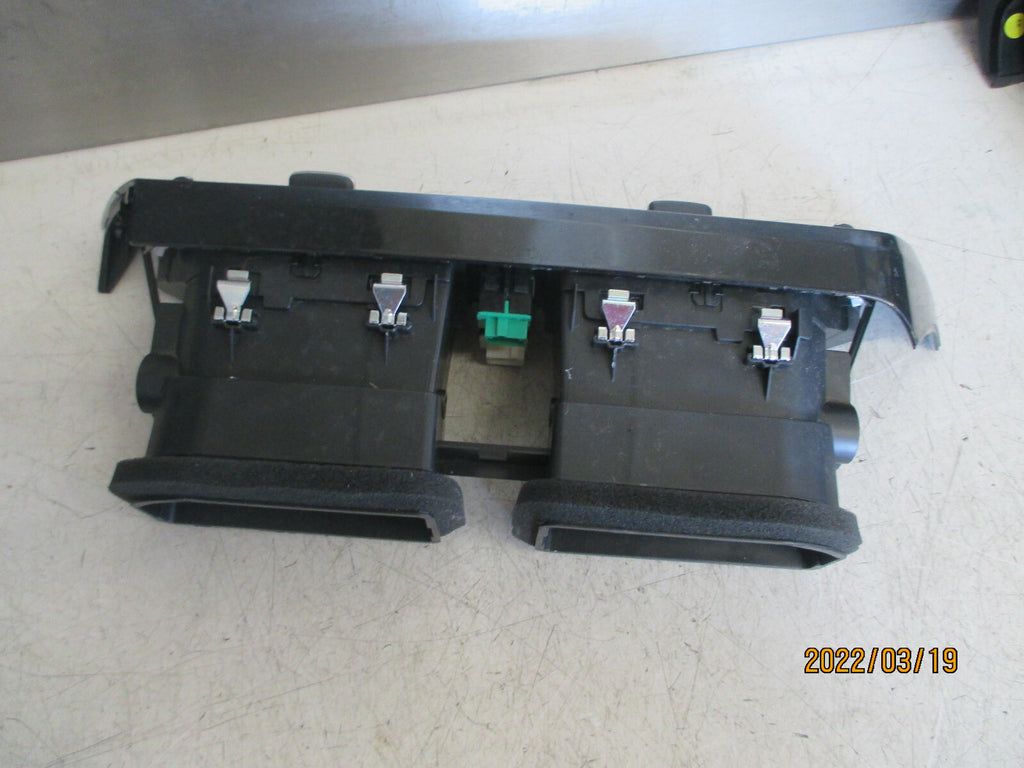 CITROEN C4 MK3 2021 FRONT INTERIOR DASHBOARD HAZARD SWITCH 9835648280