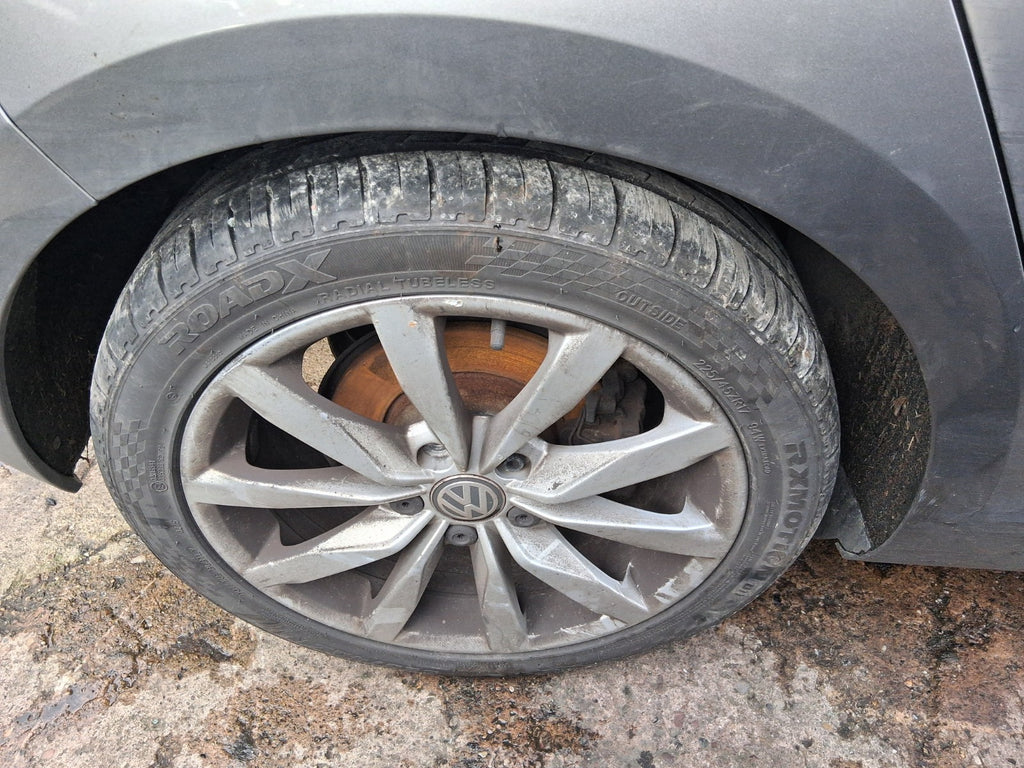 2016 VOLKSWAGEN GOLF MK7 17 INCH ALLOY WHEEL WITH TYRE 225/45R17
