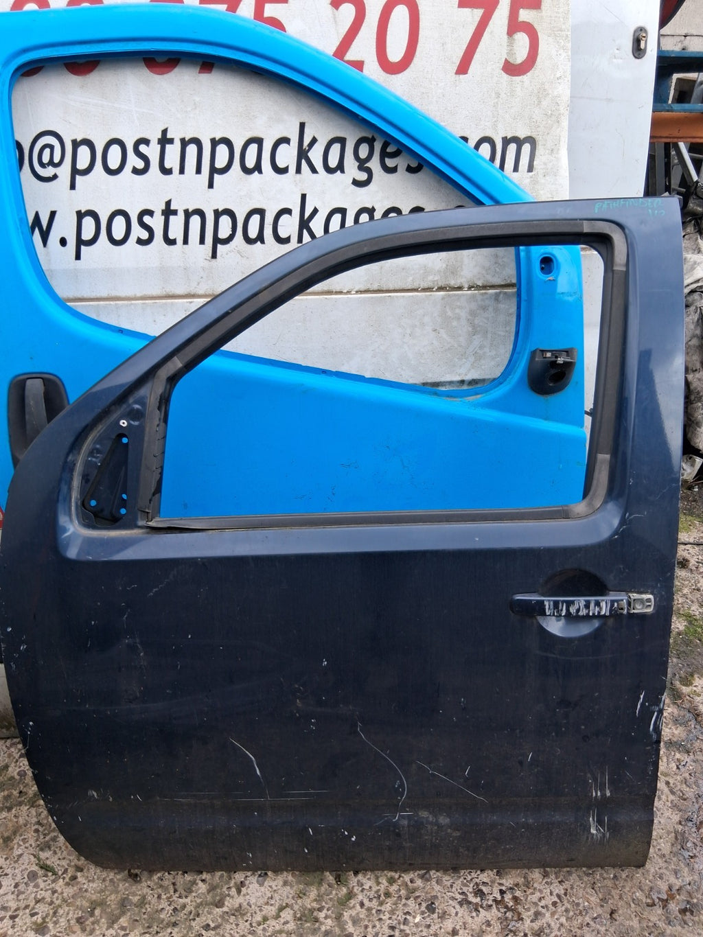 2006 NISSAN PATHFINDER R51 NSF PASSENGER SIDE FRONT LEFT BARE DOOR BLUE BW9