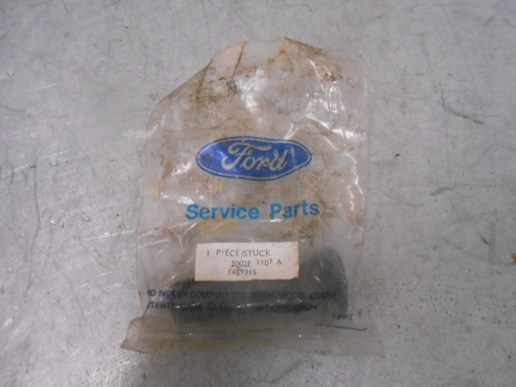 FORD SERVICE PART GENUINE FORD CARGO MK1 X1 NEW FRONT WHEEL STUD 2002E1107A