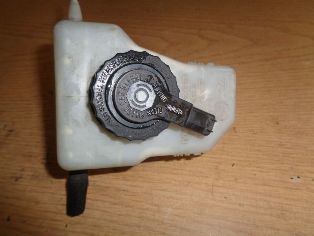 BMW 1 SERIES E87 BRAKE MASTER CYLINDER FLUID RESERVOIR TANK