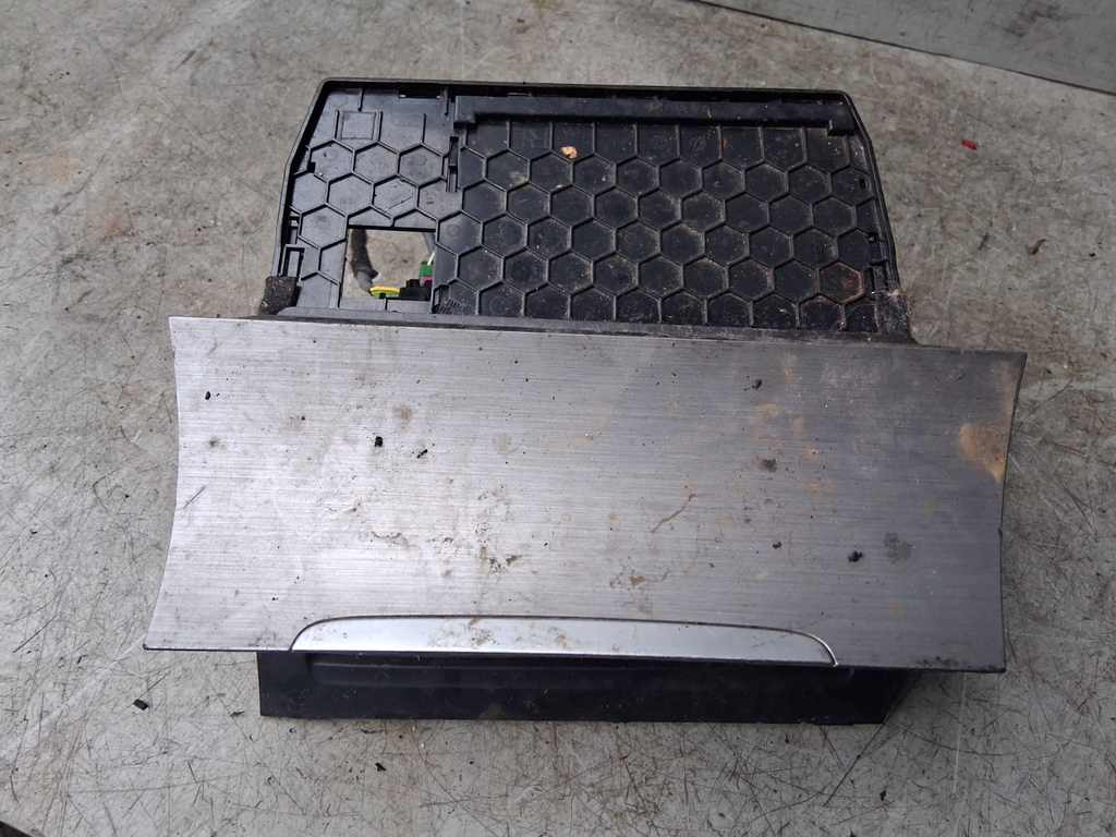 2013 VW VOLKSWAGEN GOLF MK7 FRONT CENTER CONSOLE ASHTRAY STORAGE TRAY 5G2863391