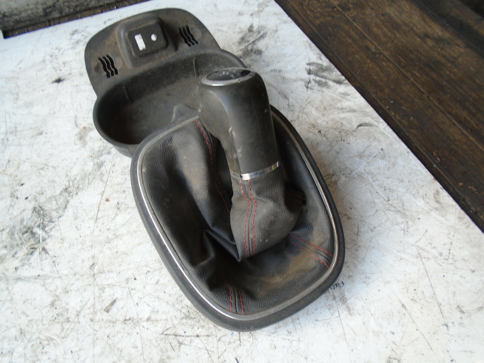 VAUXHALL CORSA D 2013 5 SPPED MANUAL GEARSTICK SURROUND + KNOB 13205815