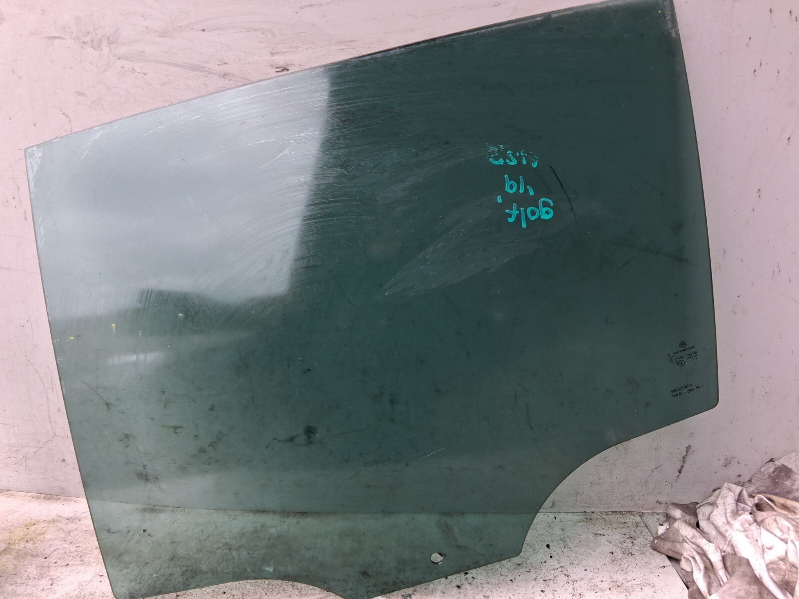 VOLKSWAGEN GOLF MK7 2019 NSR PASSENGER SIDE REAR LEFT WINDOW GLASS 43R001108
