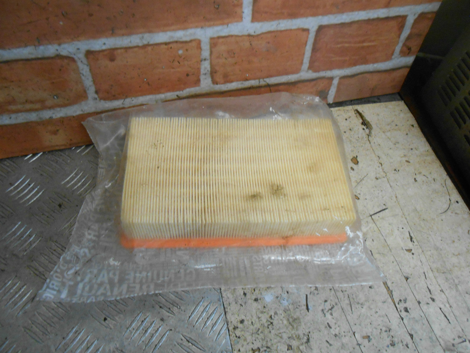 RENAULT CLIO MK3 2010 REPLACEMENT AIR FILTER ELEMENT 8200399214