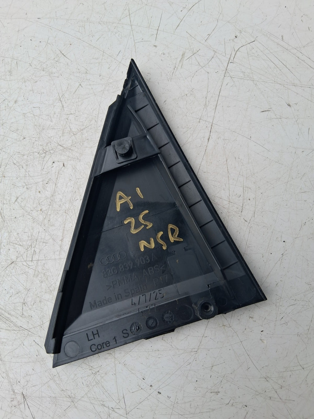 2025 AUDI A1 NSR NEAR PASSENGER LEFT SIDE REAR BLACK DOOR CORNER TRIM 82G839903A