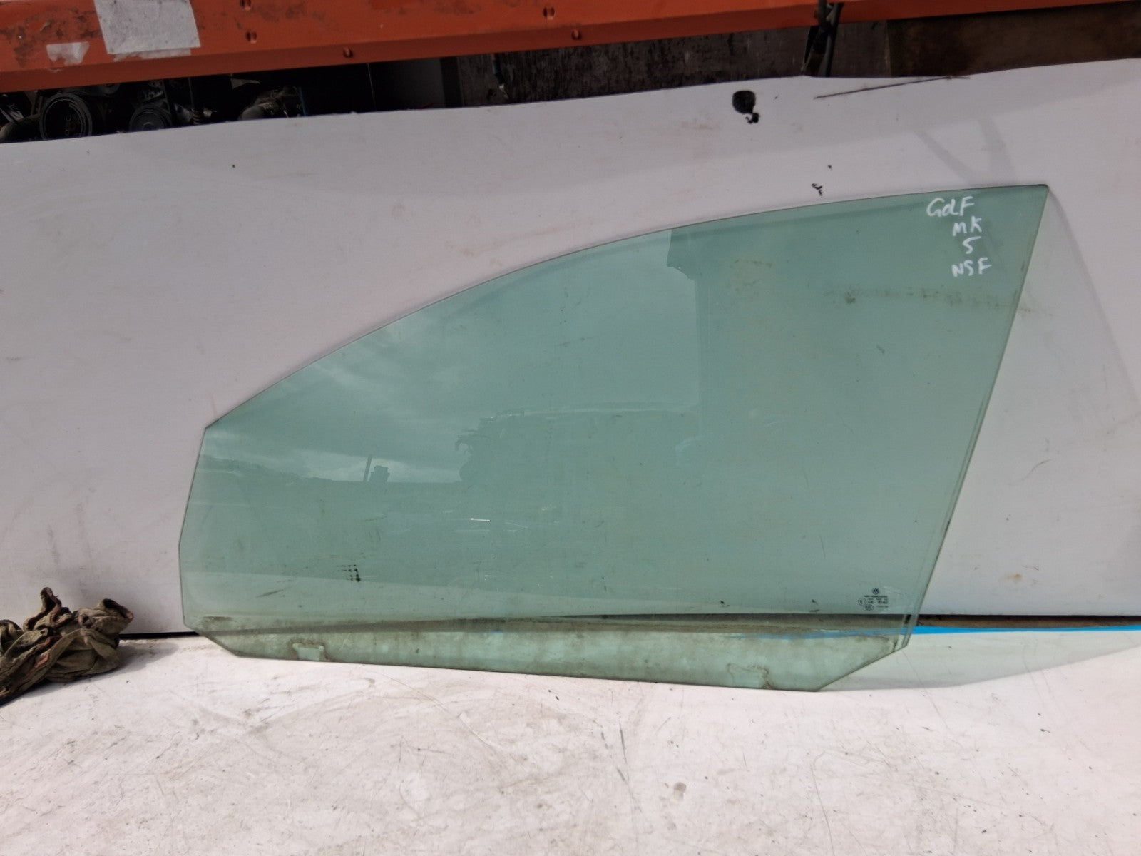 2007 VW VOLKSWAGEN GOLF MK5 NSF PASSENGER SIDE FRONT LEFT WINDOW GLASS