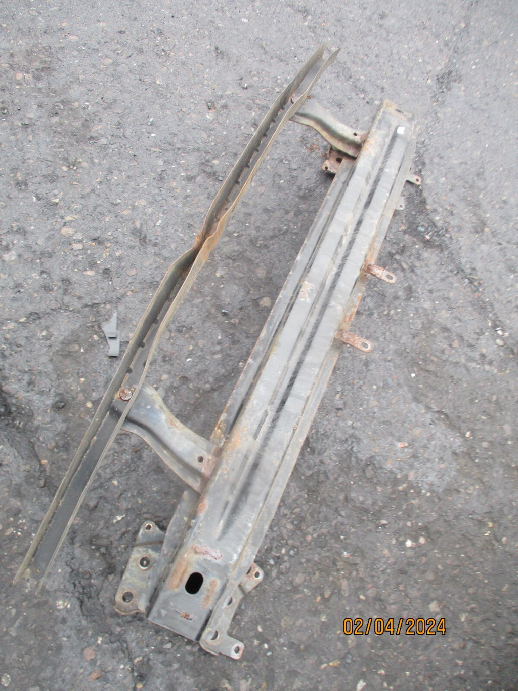 VW VOLKSWAGEN PASSAT B6 2008 FRONT BUMPER CRASH BAR