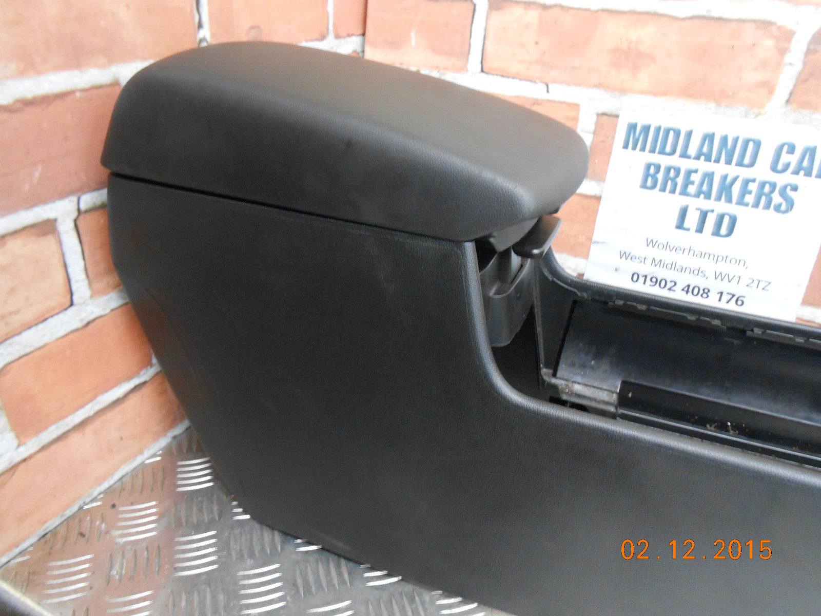 MAZDA 3 BK 2005 CENTRE CONSOLE ARMREST ARM REST STORAGE COMPARTMENT PLASTIC TRIM