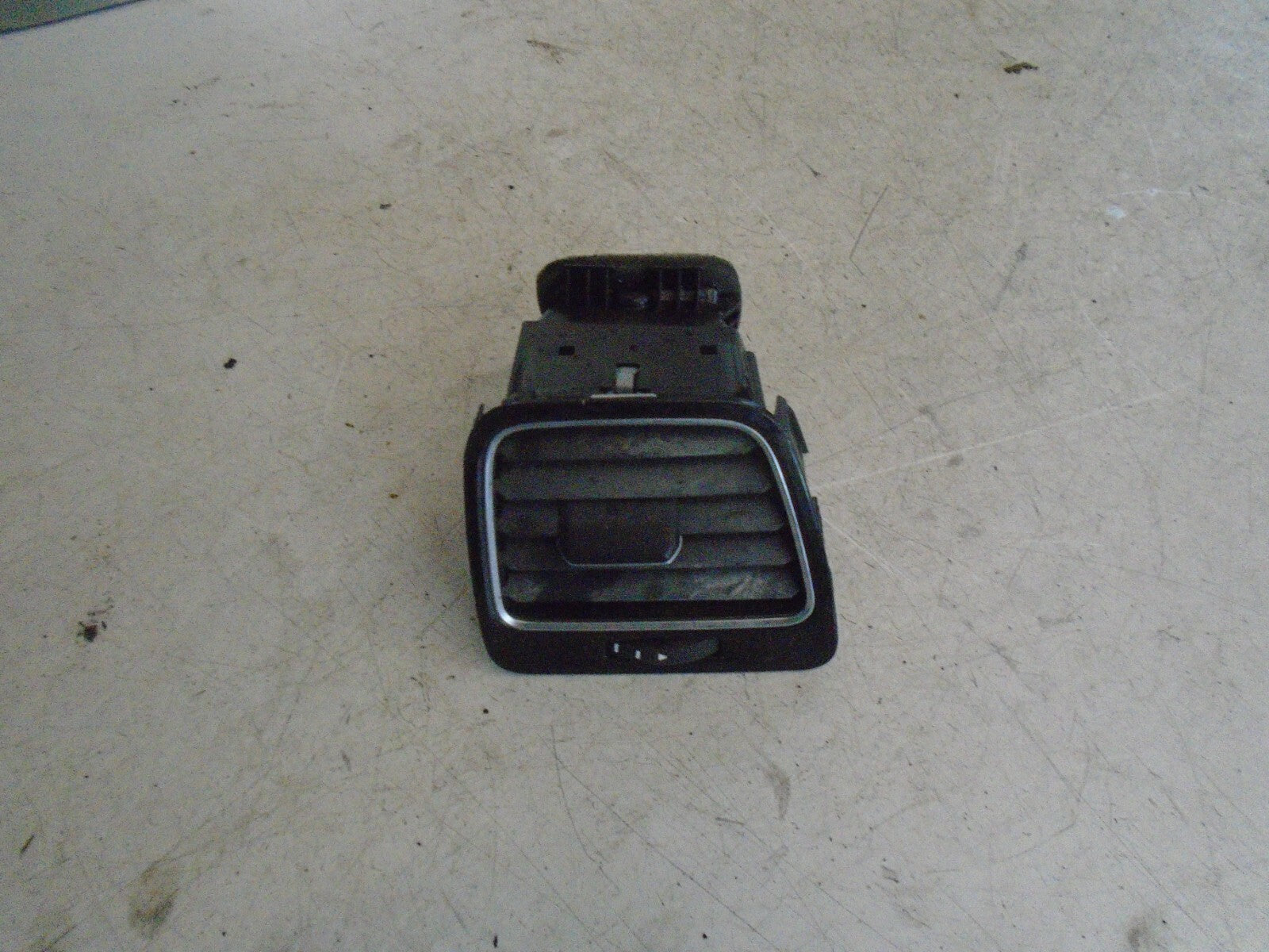 VOLKSWAGEN SCIROCCO OS DRIVER SIDE DASHBOARD AIR VENT 1K8819704