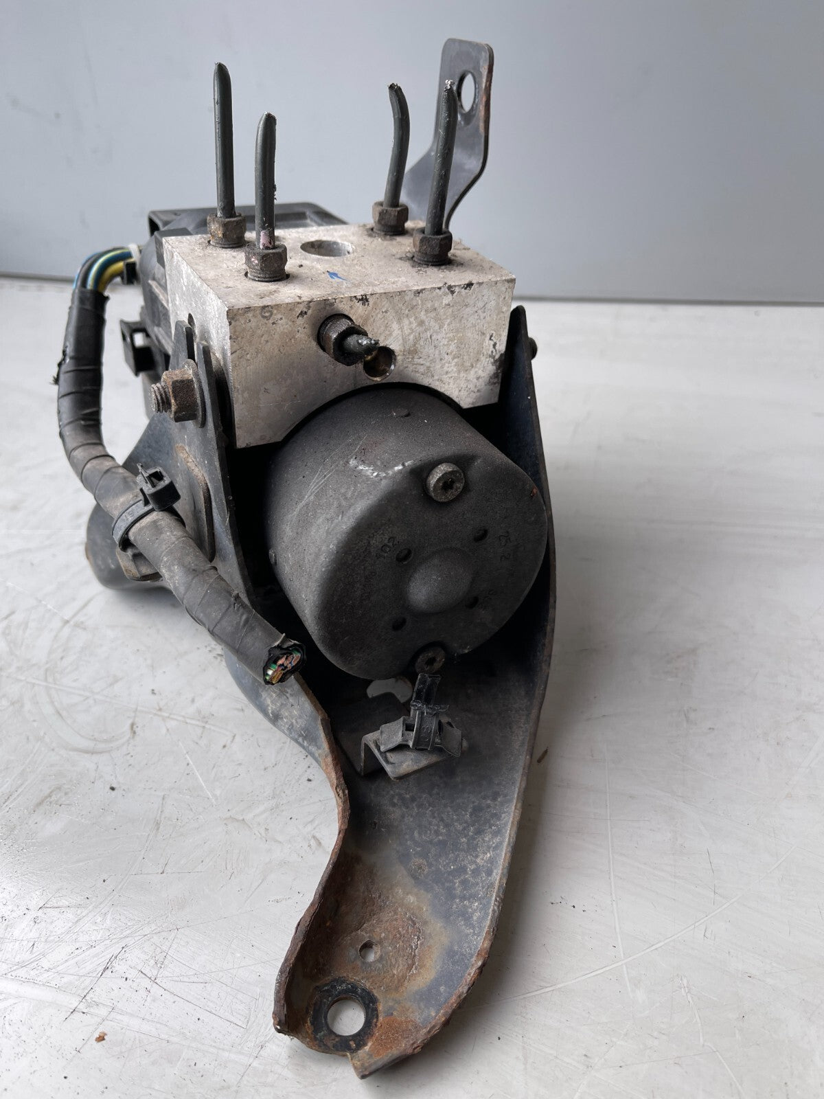 2003 NISSAN NAVARA ABS PUMP AND CONTROL MODULE