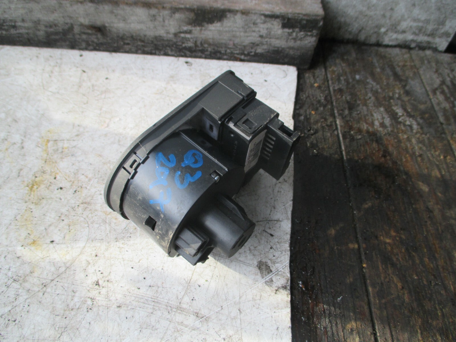 AUDI Q3 8U 2017 HEADLIGHT FOG LIGHT CONTROL SWITCH 8X2941531
