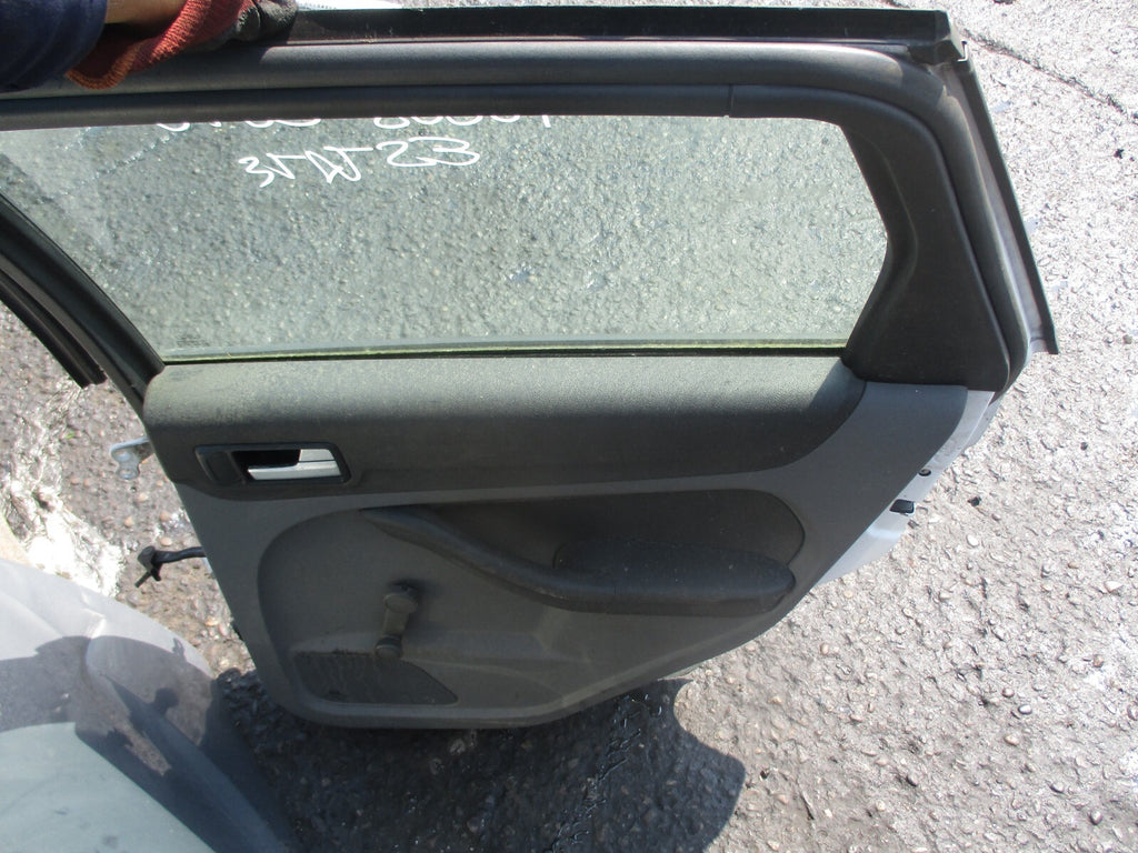 FORD FOCUS 2010 MK2 ESTATE DRIVER OFF SIDE REAR COMPLETE DOOR WHITE OSR