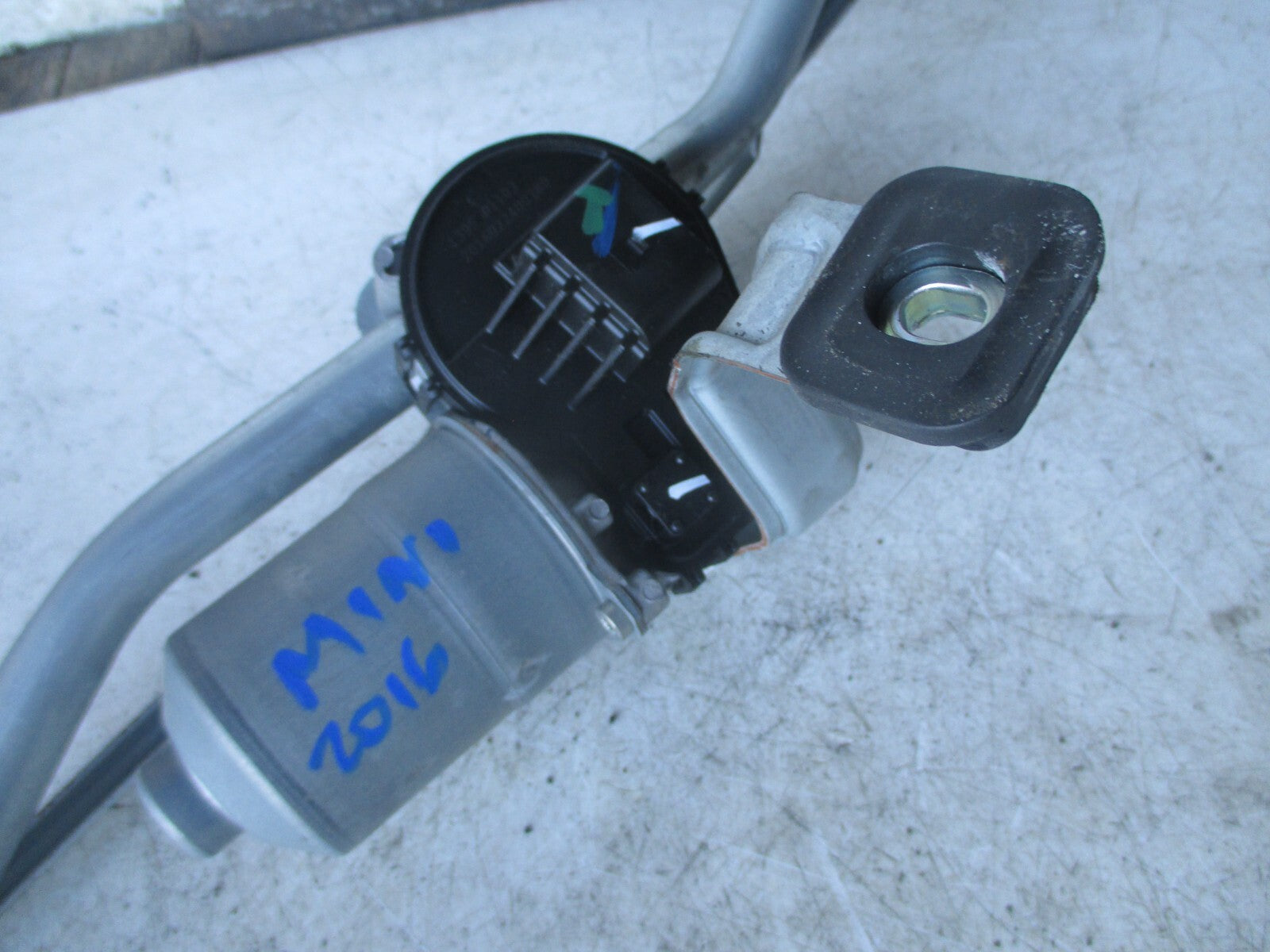 BMW MINI CLUBMAN F54 2016 FRONT WINDSCREEN WIPER MOTOR LINKAGES 7354290