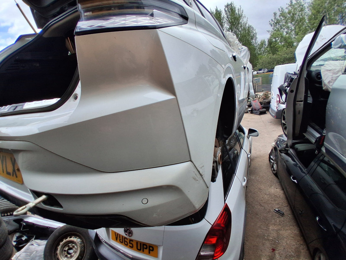 2023 DS AUTOMOBILES DS4 HATCH PERFORMNCE LNE+ PTECH REAR BUMPER WHITE