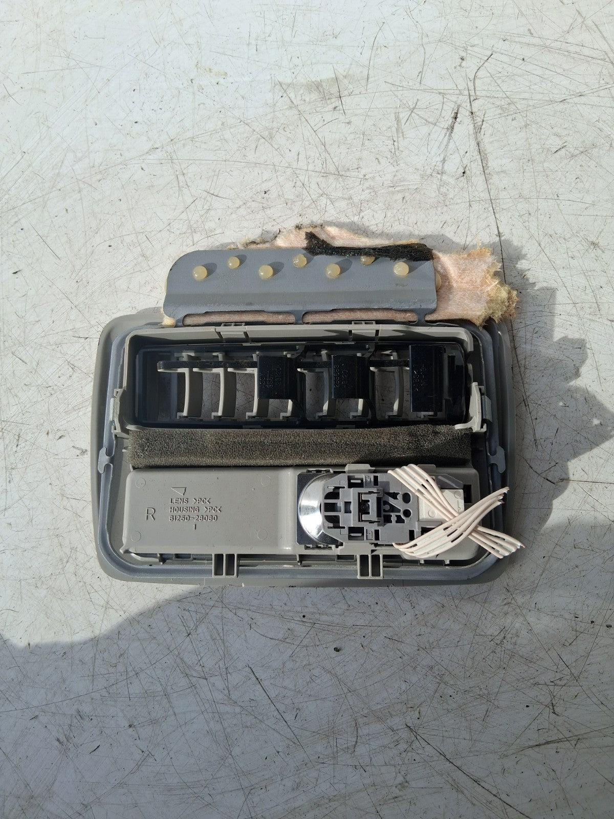 TOYOTA ESTIMA MK3 2013 FRONT INTERIOR READING LIGHT 8125028080