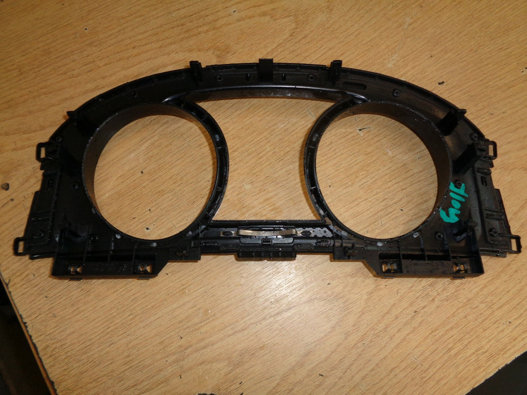 VW VOLKSWAGEN GOLF MK7 2015 SPEEDO SURROUND TRIM 5G0857059