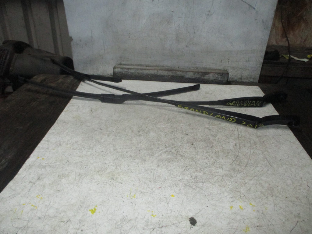 VAUXHALL GRANDLAND X 2018 FRONT WIPER ARMS BLADES PAIR YP00061080 YP00057880