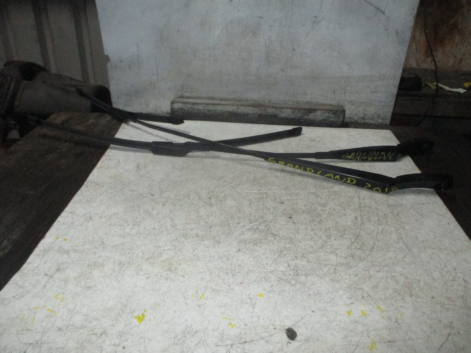 VAUXHALL GRANDLAND X 2018 FRONT WIPER ARMS BLADES PAIR YP00061080 YP00057880