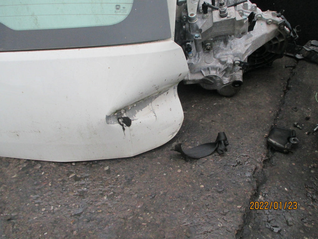 FIAT PUNTO 2012 MK3 REAR BOOTLID TAILGATE BOOT DAMAGED GLASS