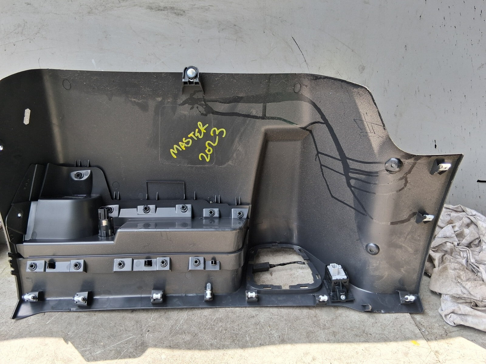 2023 RENAULT MASTER MK3 CENTRE POWER SOCKET DASHBOARD TRIM COVER PANEL 969100607