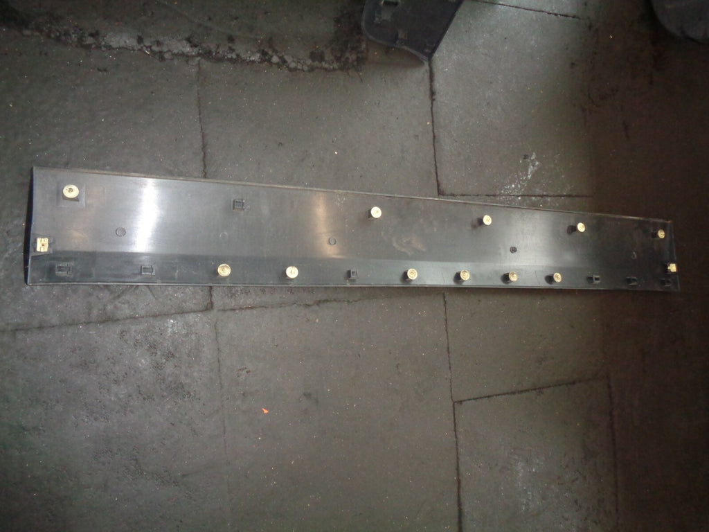 MERCEDES SPRINTER W906 MK2 DRIVERS SIDE FRONT MIDDLE MOULDING A9066901000