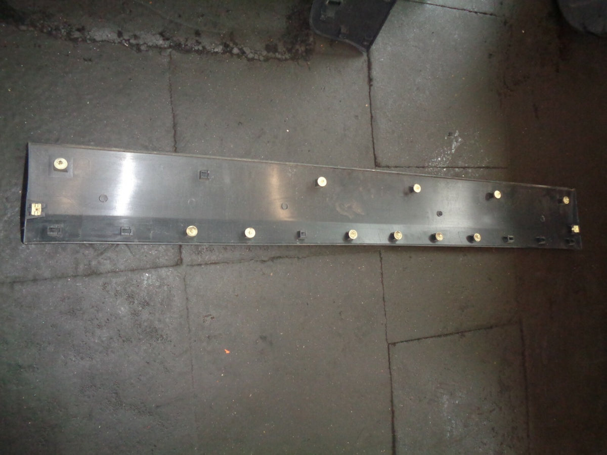 MERCEDES SPRINTER W906 MK2 DRIVERS SIDE FRONT MIDDLE MOULDING A9066901000