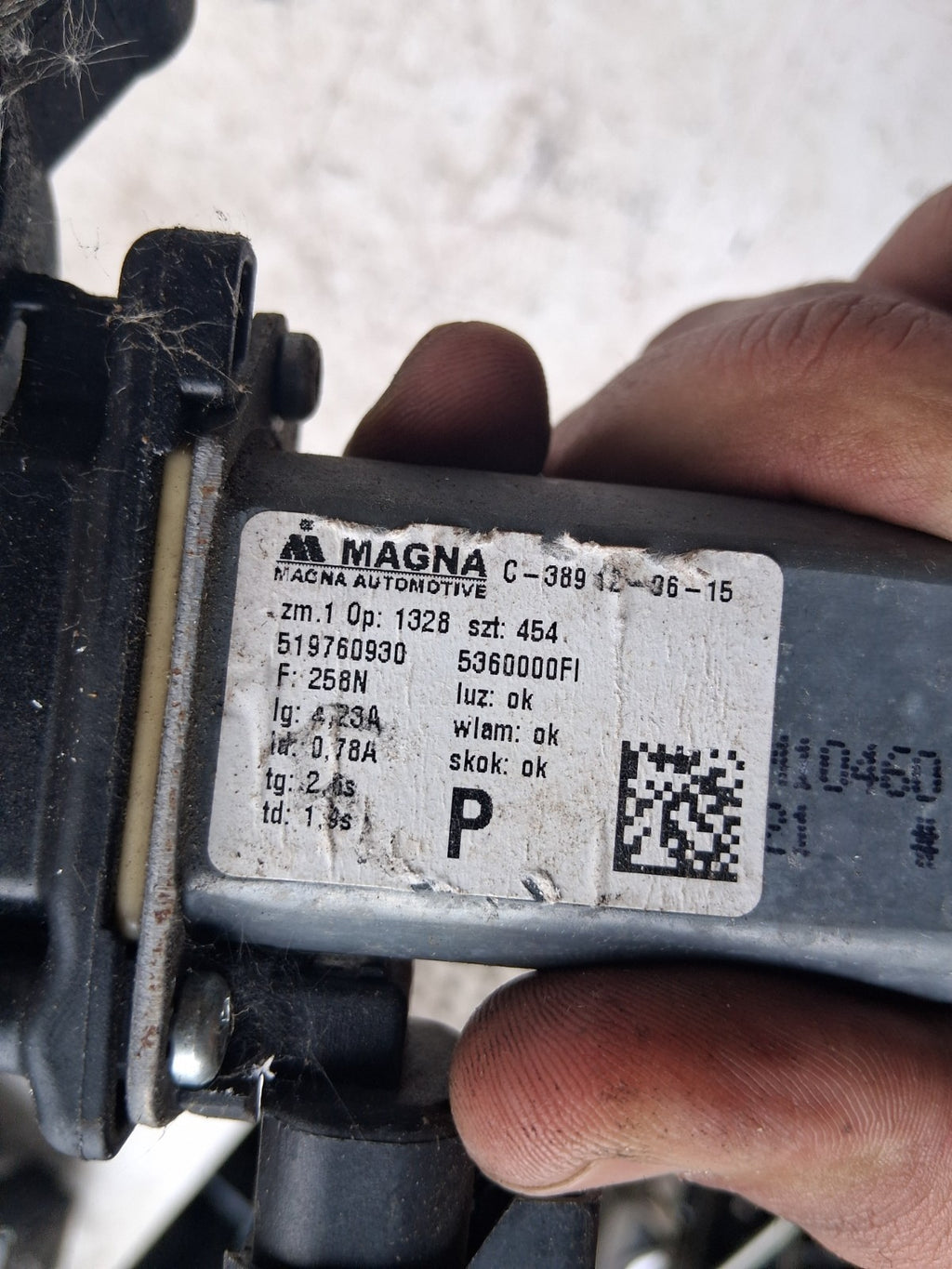 2015 FIAT 500 OSF DRIVER SIDE FRONT RIGHT WINDOW MOTOR REGUALTOR 519760930