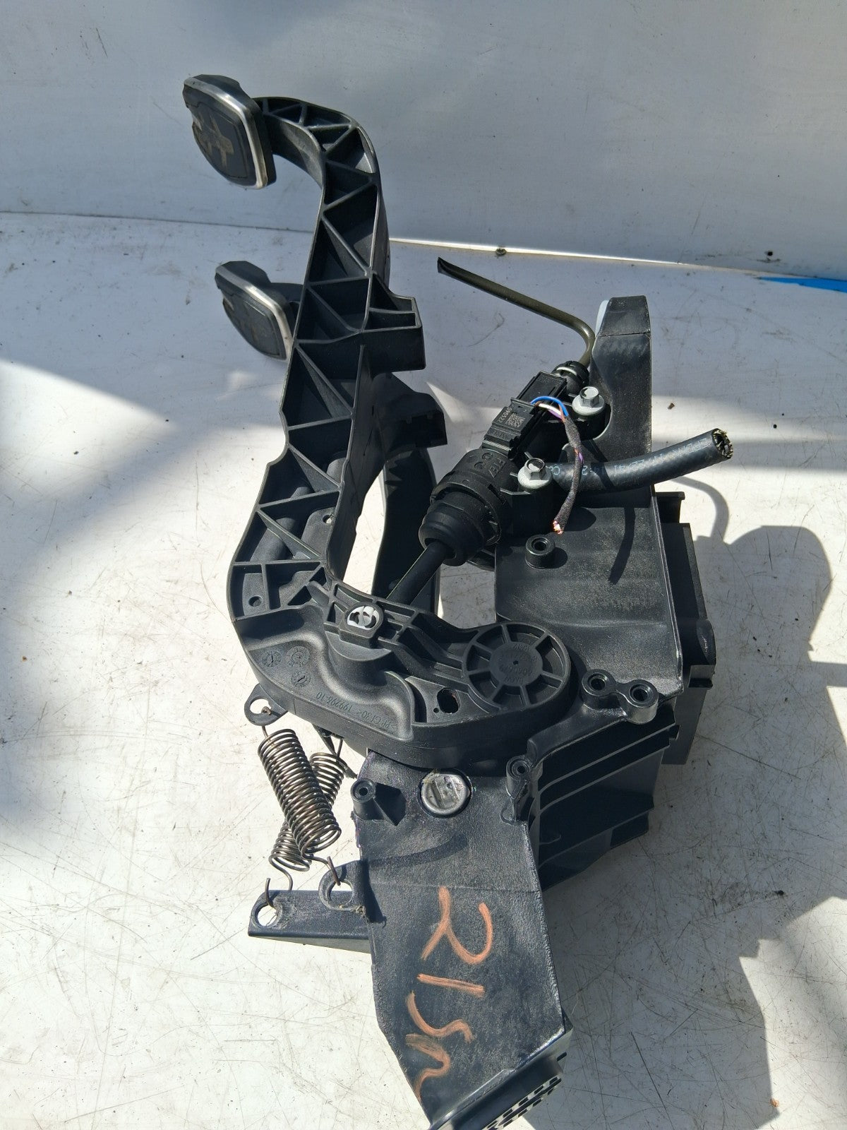 2024 BMW 2 SERIES FRONT AUTOMATIC COMPLETE PEDAL ASSEMBLY 6860677