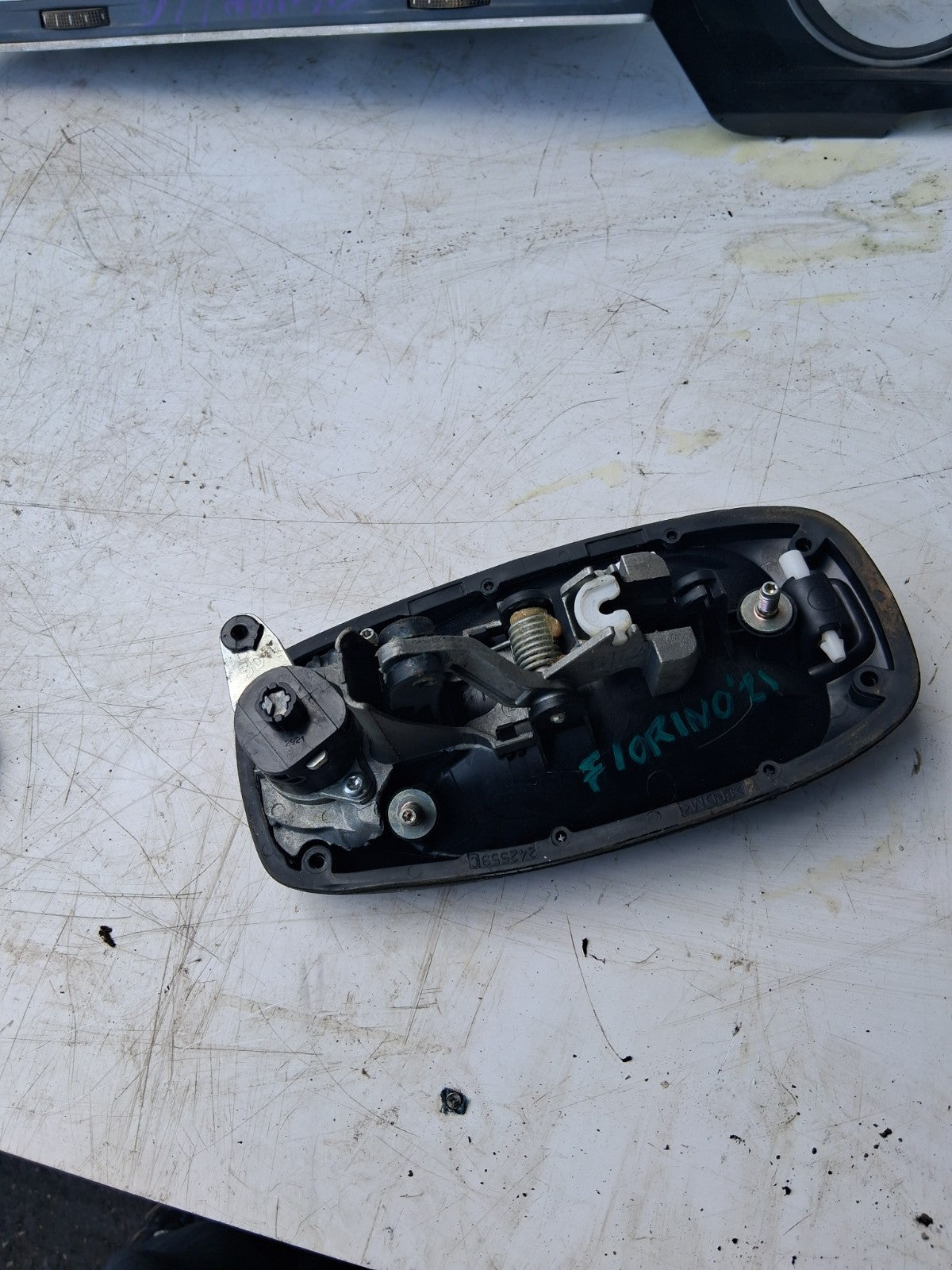 2021 FIAT FIORINO NS PASSENGER SIDE LEFT EXTERIOR DOOR HANDLE 242559