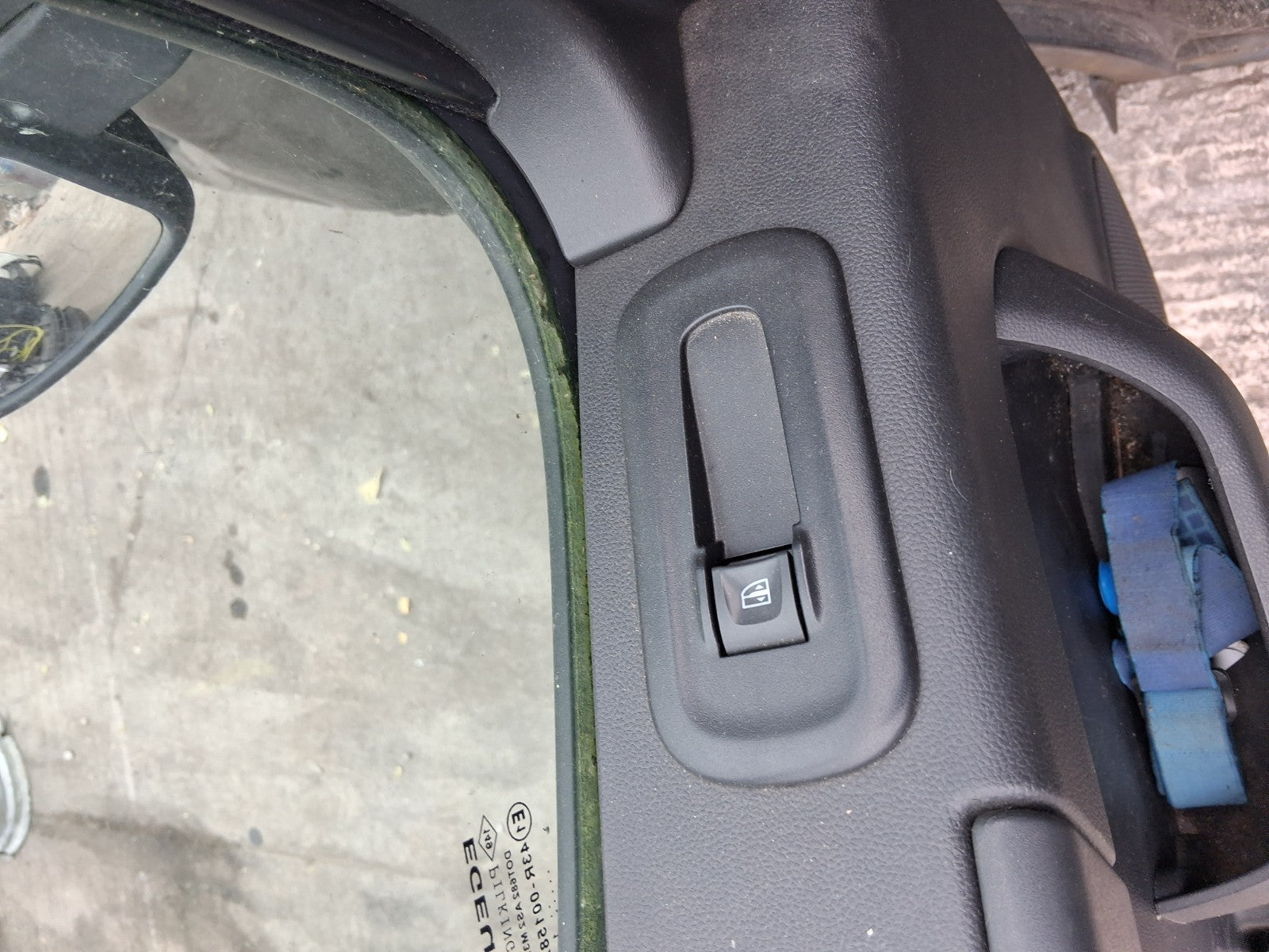 2021 NISSAN NV400 MK1 NSF PASSENGER SIDE FRONT LEFT WINDOW CONTROL SWITCH