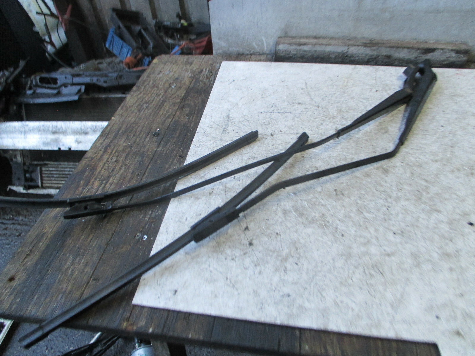 AUDI A1 2015 8X FRONT WINDSCREEN WIPER ARM & BLADES