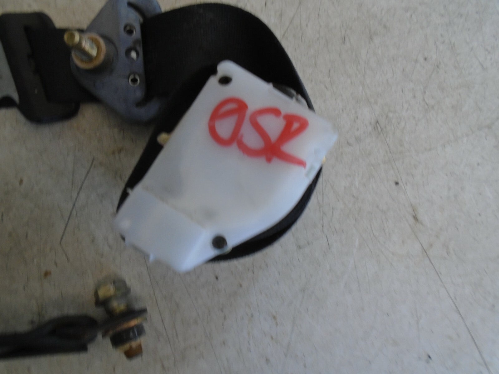 VAUXHALL FRONTERA MK1 1995 OSR REAR DRIVER SIDE SAFETY BELT 91140170