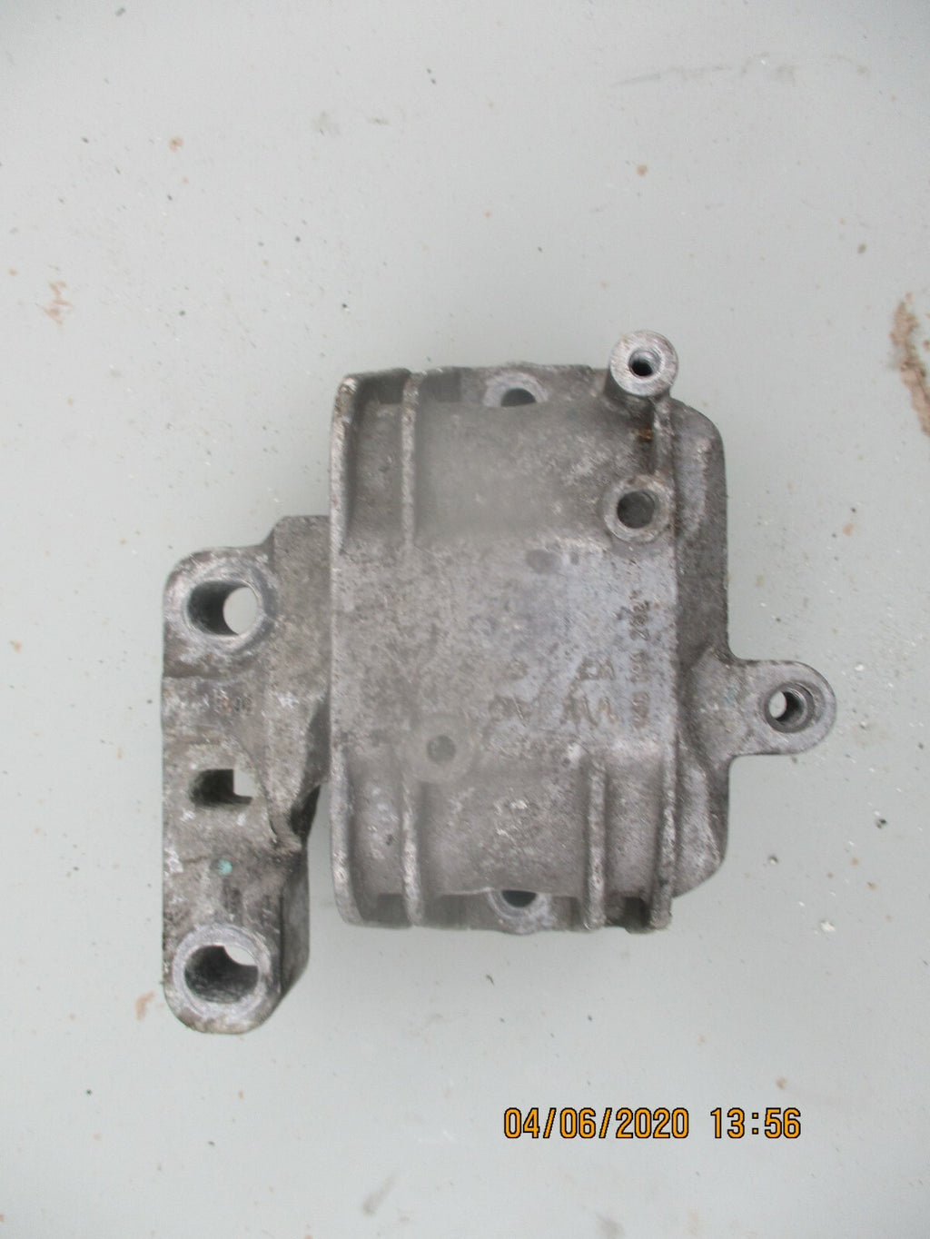 AUDI A3 8P 2.0 TDI OS DRIVER SIDE ENGINE MOUNT 1K0199262BA