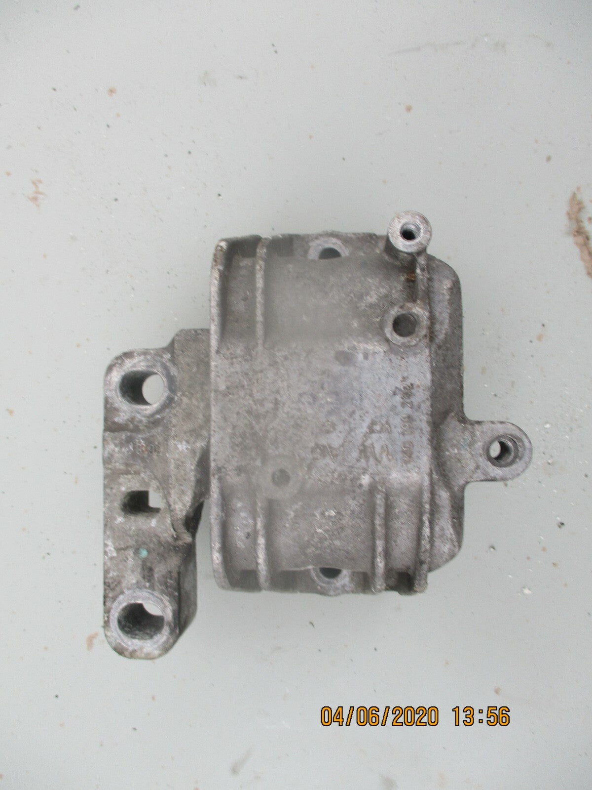 AUDI A3 8P 2.0 TDI OS DRIVER SIDE ENGINE MOUNT 1K0199262BA