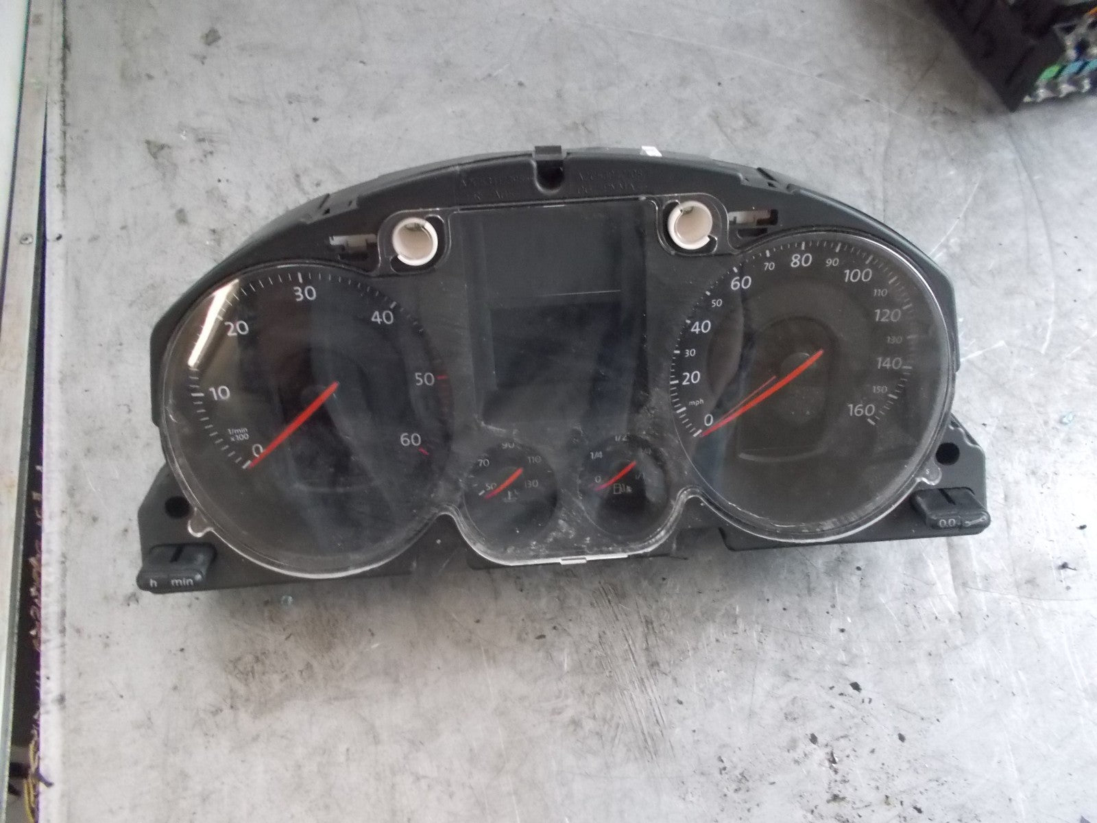 VOLKSWAGEN PASSAT B6 SPEEDOMETER CLOCKS INSTRUMENT CLUSTER 3C0920960H