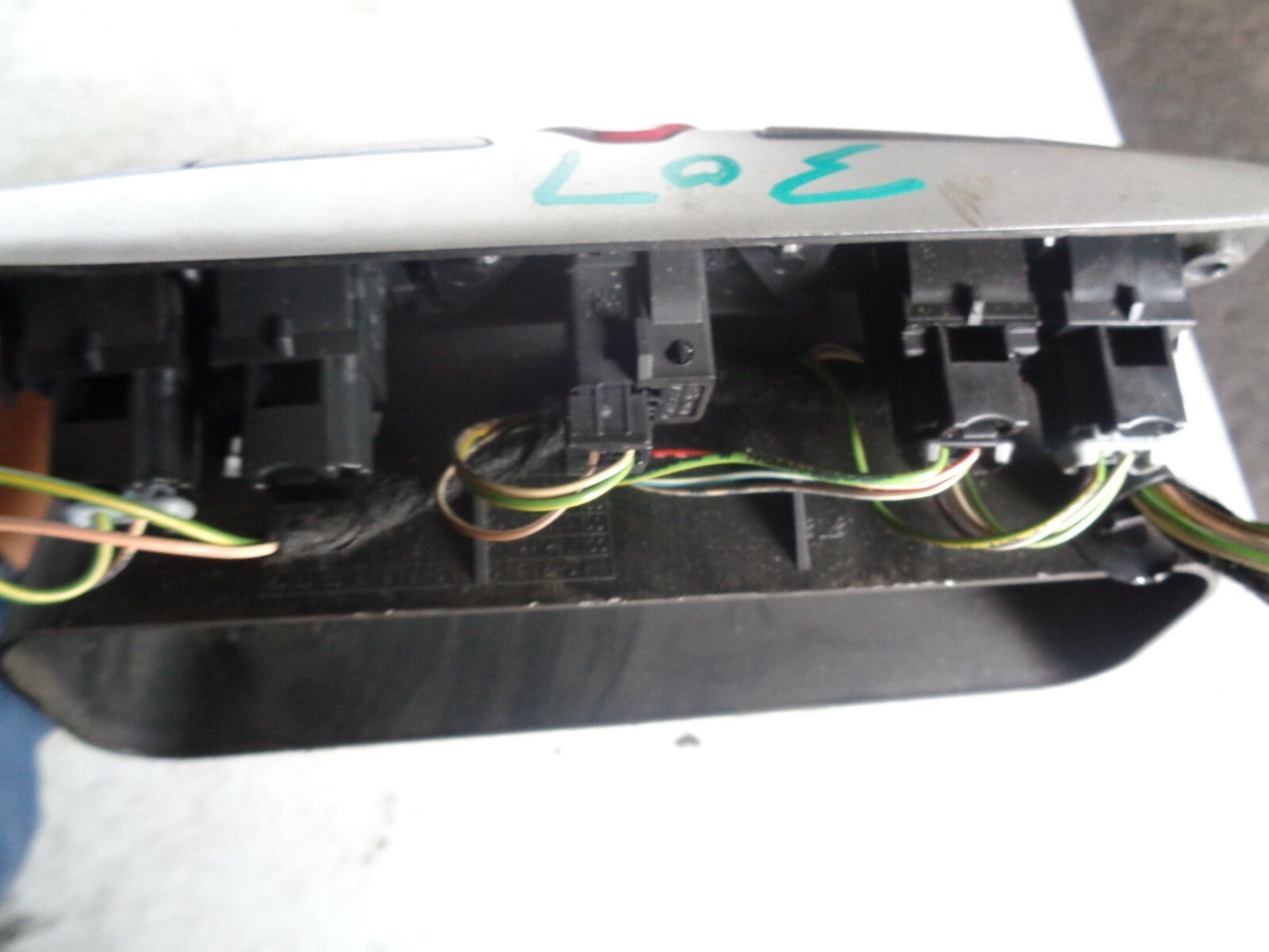 PEUGEOT 307 2007 CENTRE CONSOLE AIR VENT SURROUND TRIM HAZARD SWITCH M33906