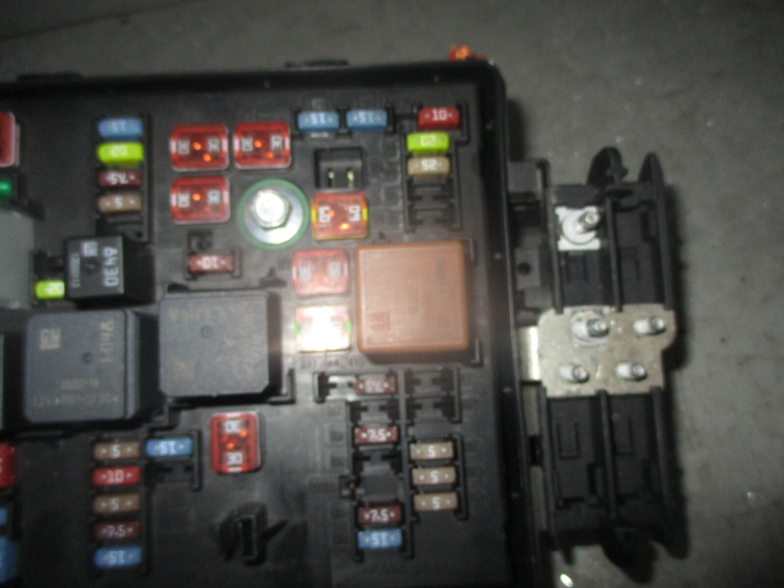 VAUXHALL INSIGNIA 2010 2.0 DIESEL FUSE BOX 1327588104