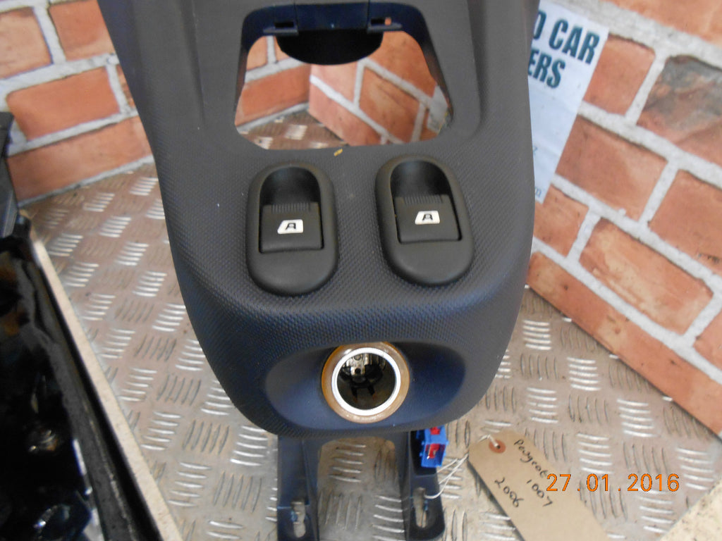 PEUGEOT 1007 2005 CENTRE CONSOLE GEARSTICK SURROUND WITH WINDOW SWITCHES 12V