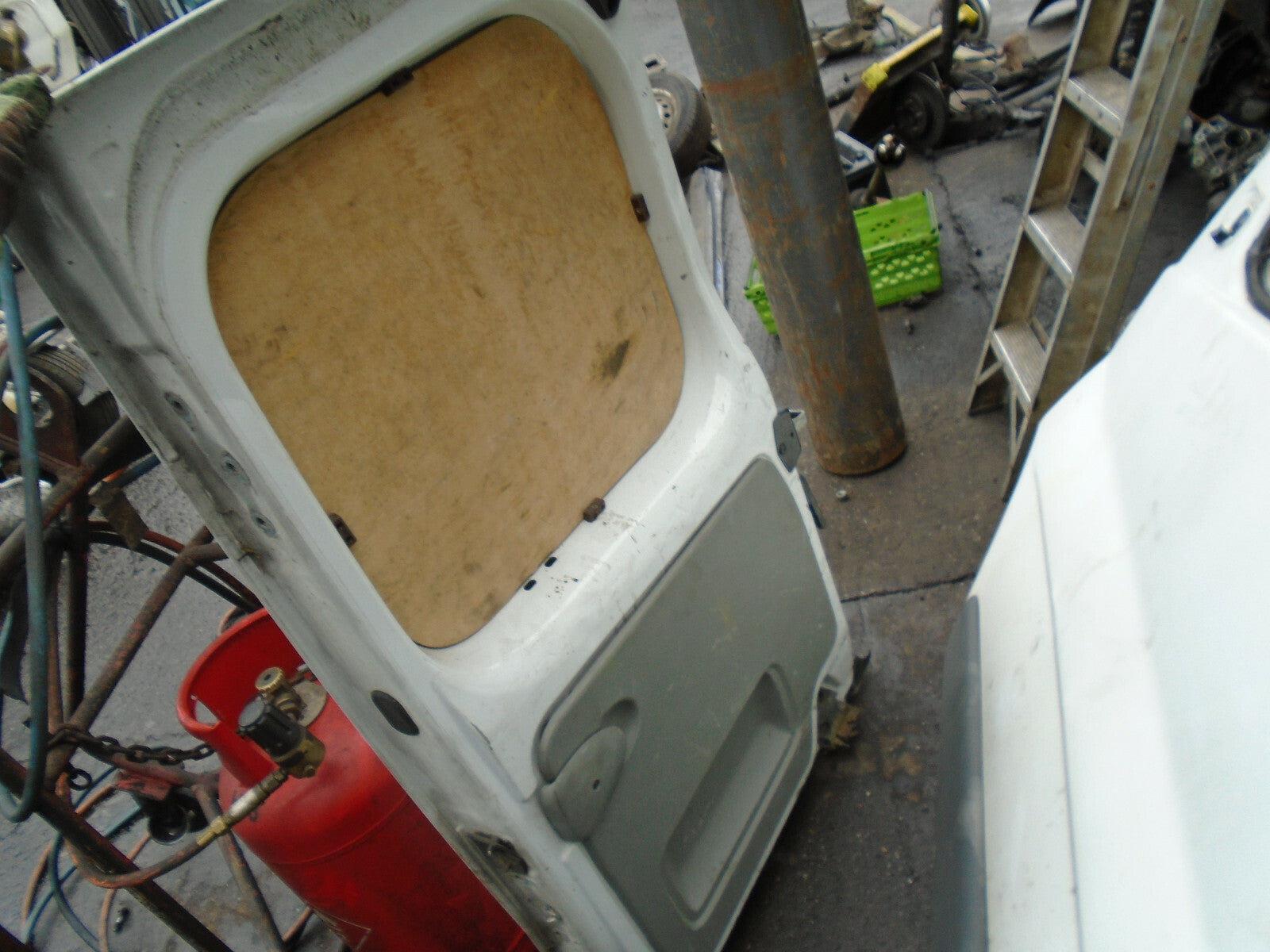 VAUXHALL VIVARO MK1 2011 OSR DRIVER SIDE REAR COMPLETE DOOR WHITE