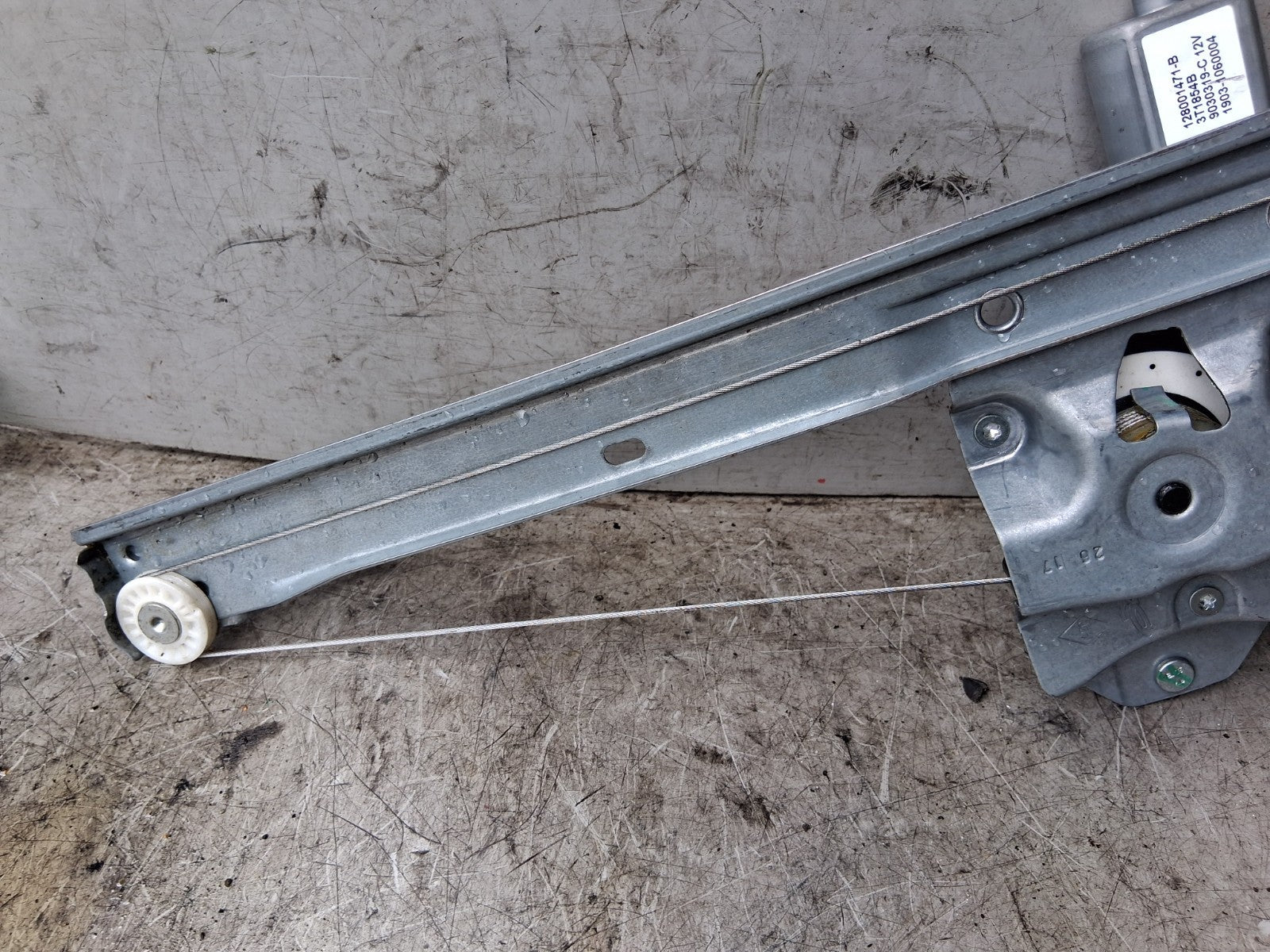 2014 RENAULT CLIO MK4 NSF PASSENGER FRONT LEFT WINDOW MOTOR & REGULATOR 9030319