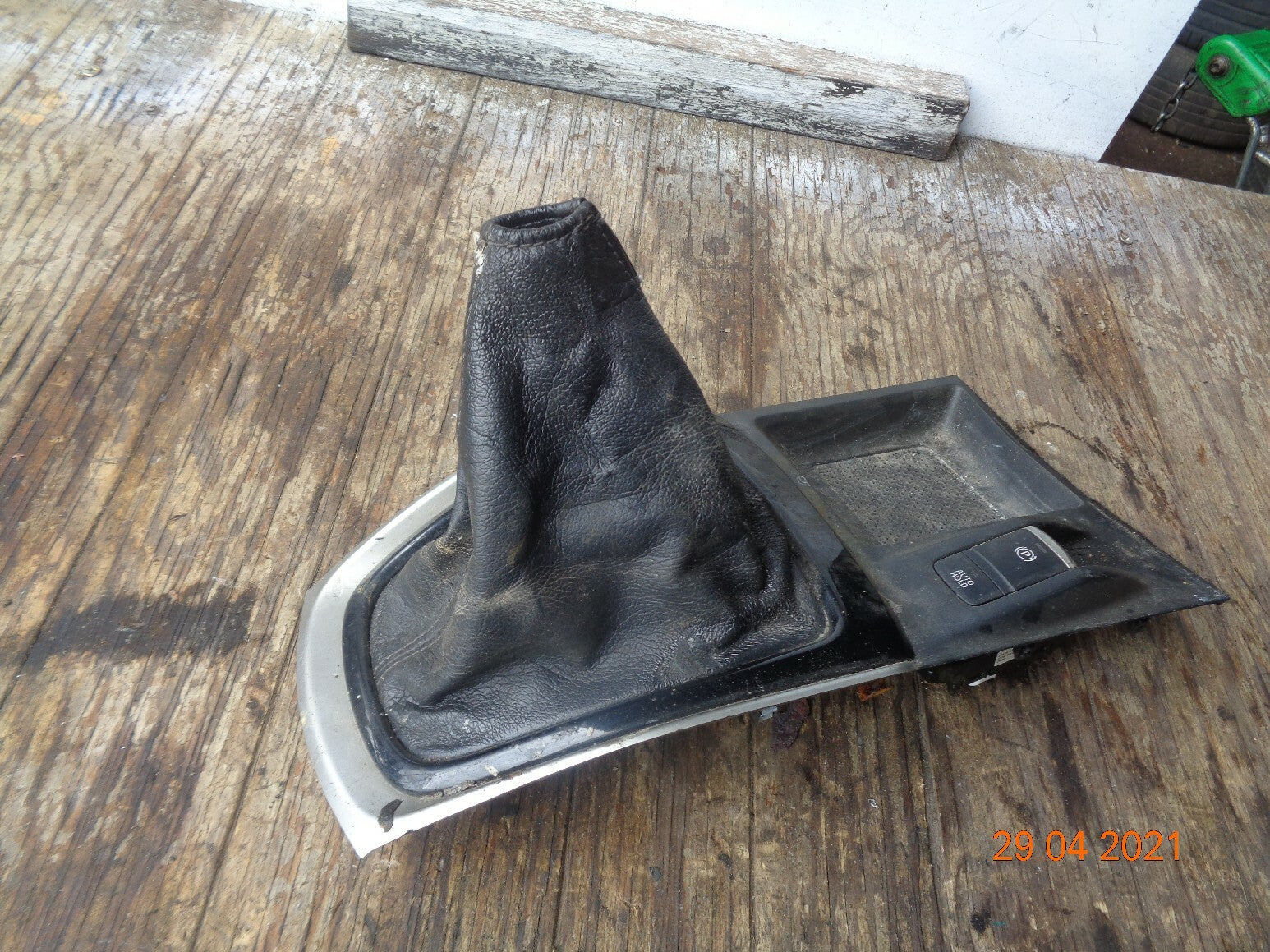 NISSAN X TRAIL MK3 2018 GEAR SHIFTER SELECTOR GAITER SURROUND TRIM 969XC6FM4A